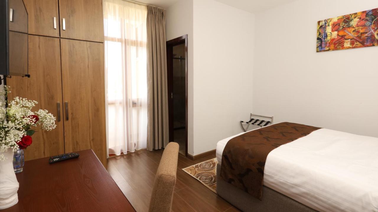 Black Horse Hotel Apartment Addis Ababa Ngoại thất bức ảnh