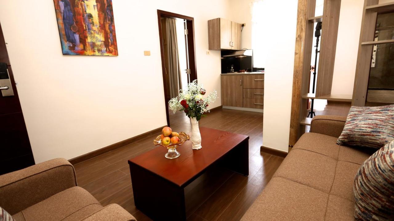 Black Horse Hotel Apartment Addis Ababa Ngoại thất bức ảnh
