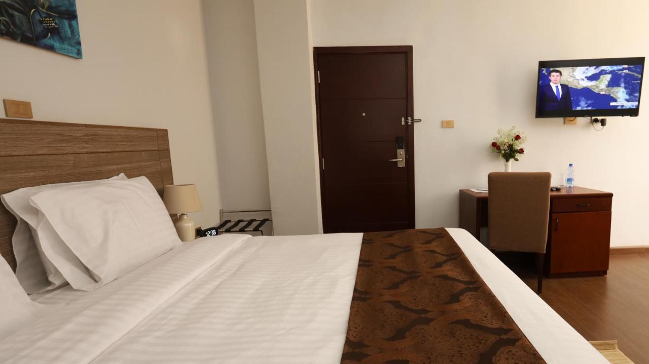 Black Horse Hotel Apartment Addis Ababa Ngoại thất bức ảnh